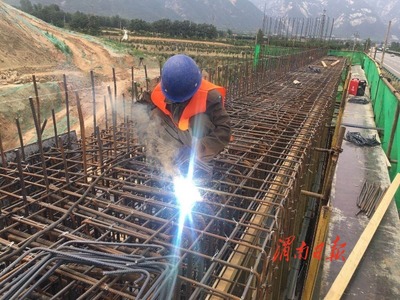 310国道华阴至渭南公路改扩建工程上跨连霍高速桥预计9月底前建成